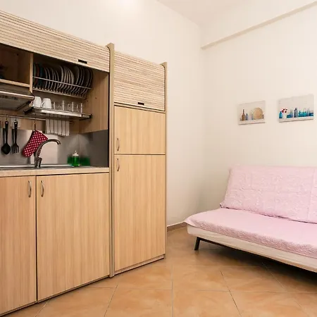 Lukas Summer House 尼基季