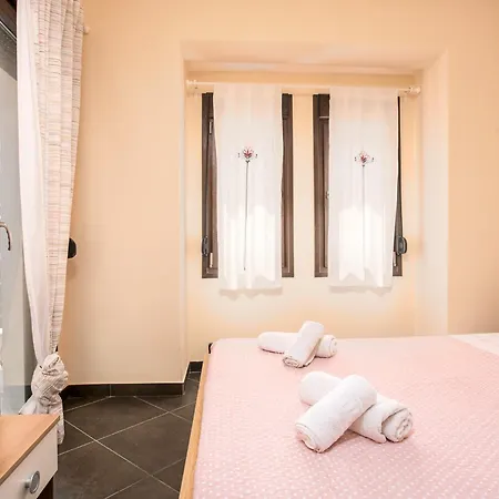 Lukas Summer House 尼基季